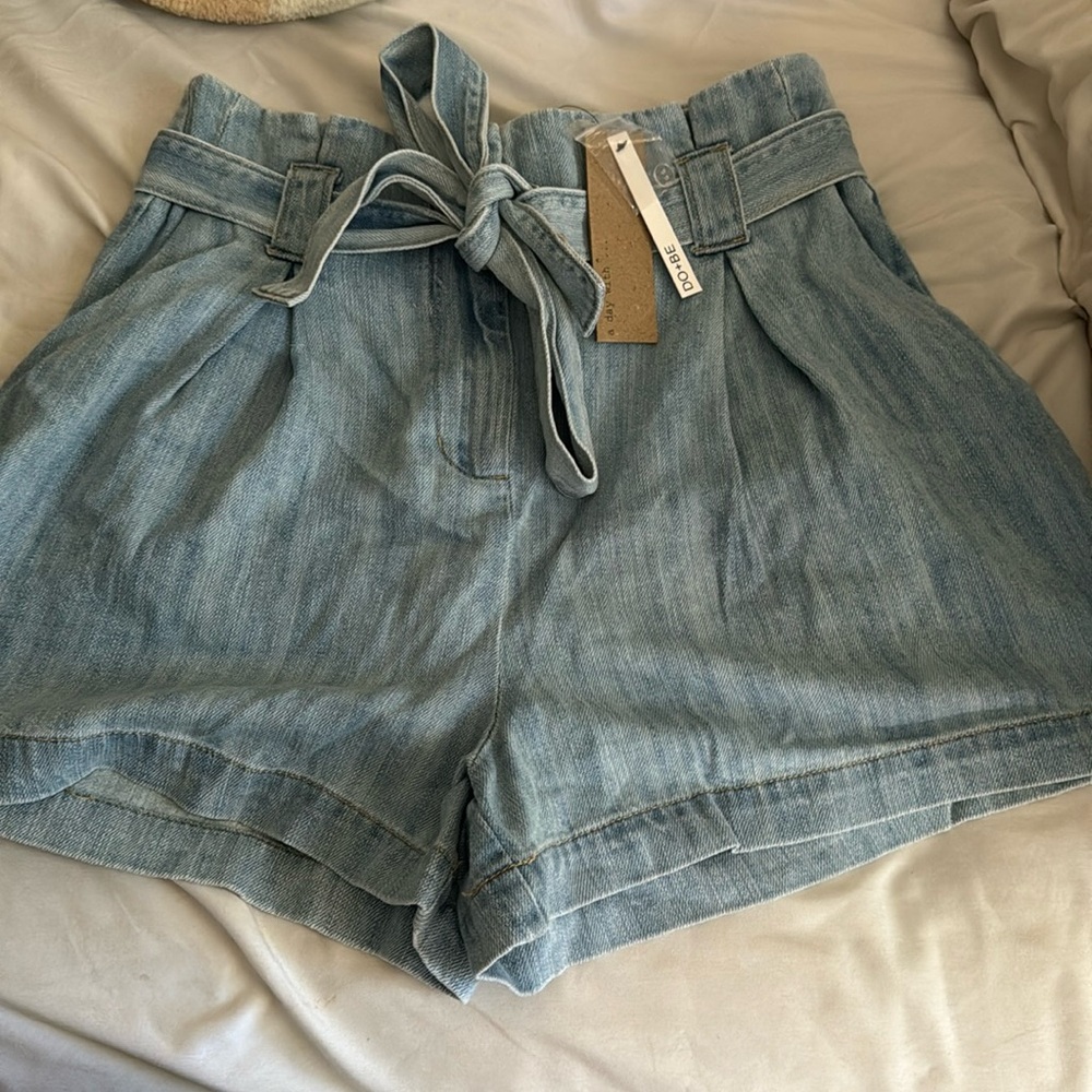 NWT. Paper bag denim shorts